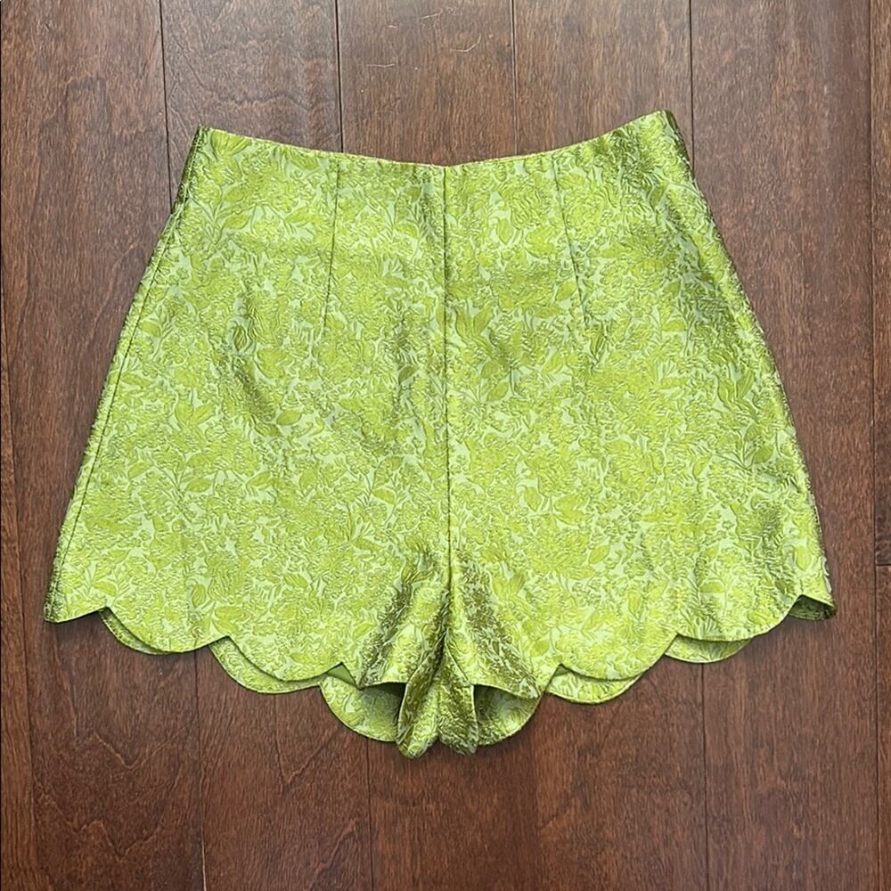 Be Queen Story Green Tapestry High Waist Scalloped Edge Shorts, Size Small